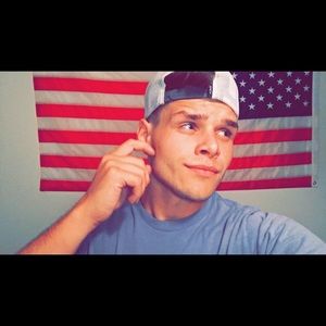 Meet your Posher, Zachery